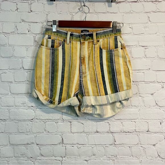 BDG Mom High Rise Jean Shorts size 24 - Picture 1 of 7